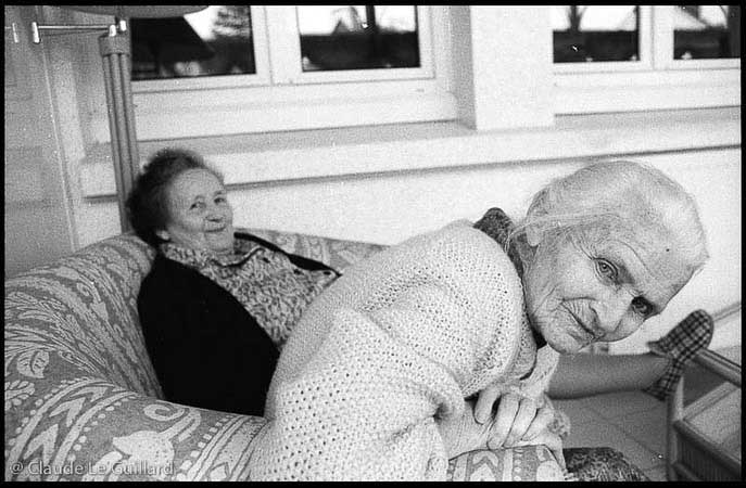 grand mère en maison de retraite