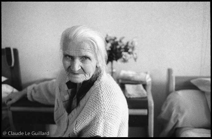grand mère en maison de retraite