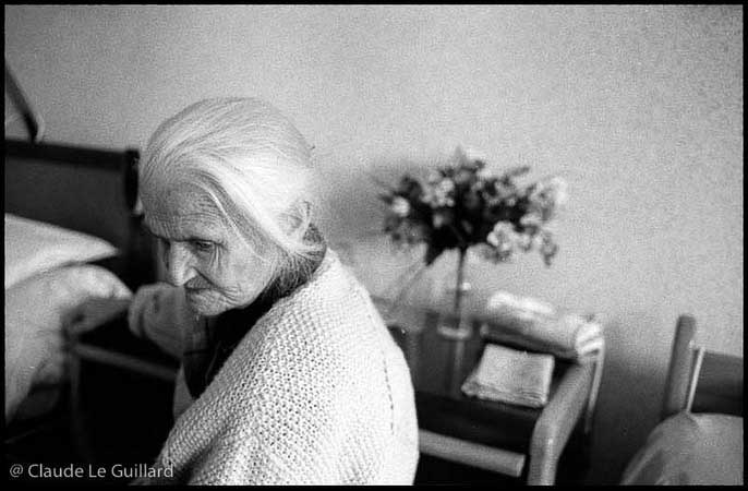 grand mère en maison de retraite